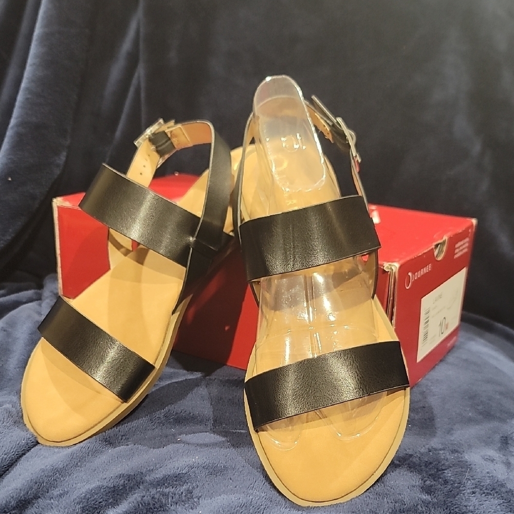 ​New in Box Journee Collection Lavine Black Flat Sandals